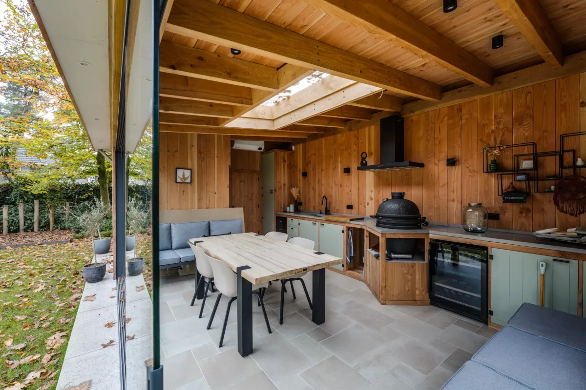 Houtbouw veranda met lichtstraat